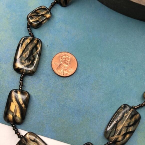 Fun statement necklace - Picture 4 of 5